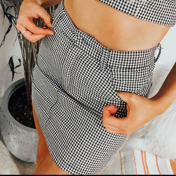 Brandy Melville Checkered Skirt - Picture 2 of 3